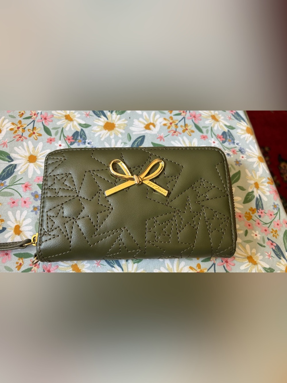 Betsey Johnson Quilted Star Zip wallet